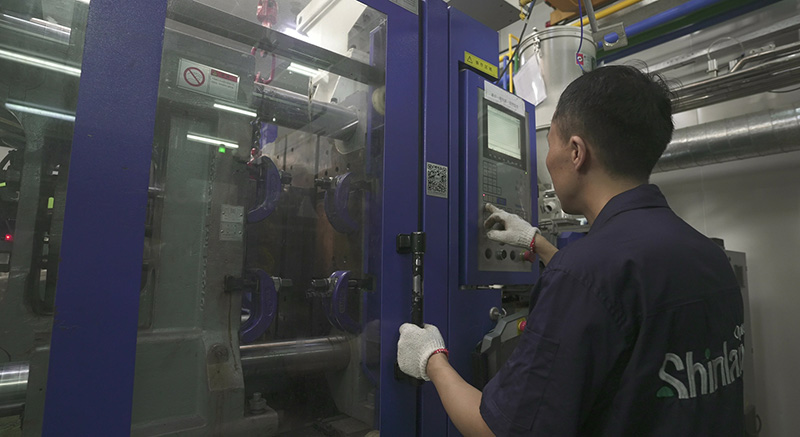 Alemana dia nanafatra ny fitaovana milina CNC 5-Axis CNC